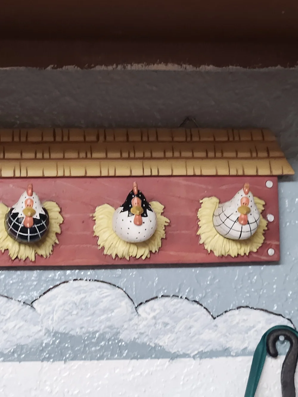 Decorative Chicken Hook Rack in Red and Yellow - Unbranded